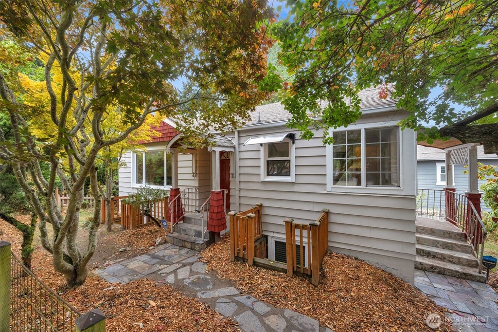 Photo of 8 W Fulton Street, Seattle, WA 98119 (MLS # 2579686)
