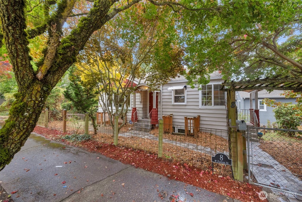 Photo of 8 W Fulton Street, Seattle, WA 98119 (MLS # 2579686)