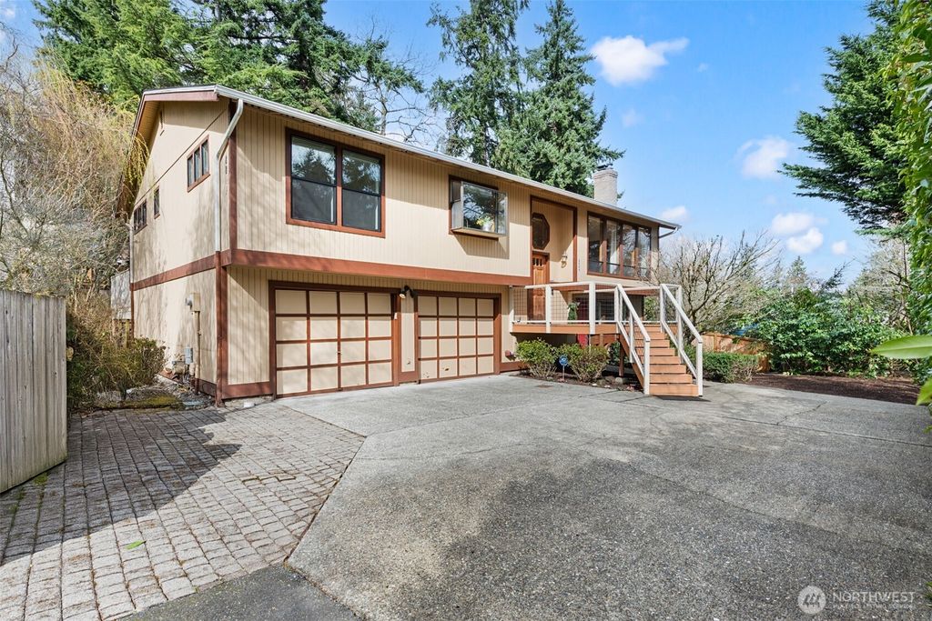 Photo of 8844 SE 37th Street, Mercer Island, WA 98040 (MLS # 2495294)
