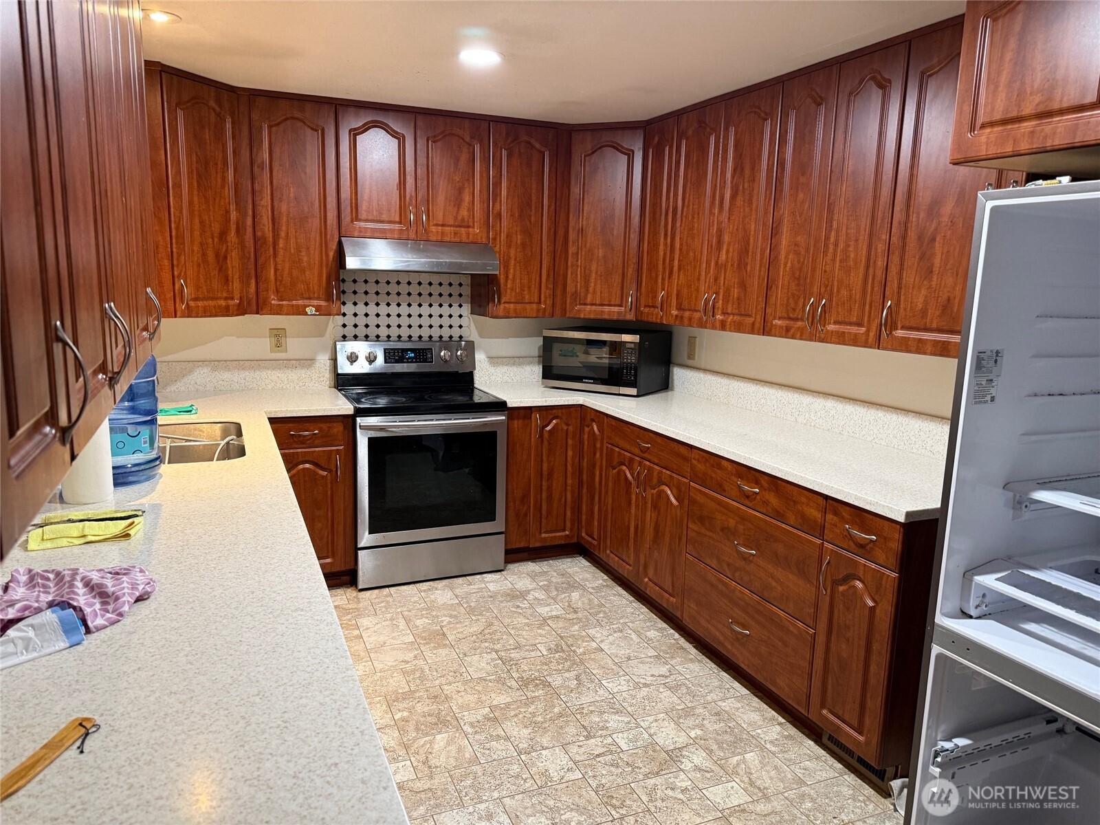 8712 Wildwood Avenue SW