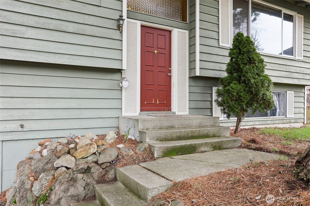 Photo of 12816 SE 185th Place, Renton, WA 98058 (MLS # 2336461)