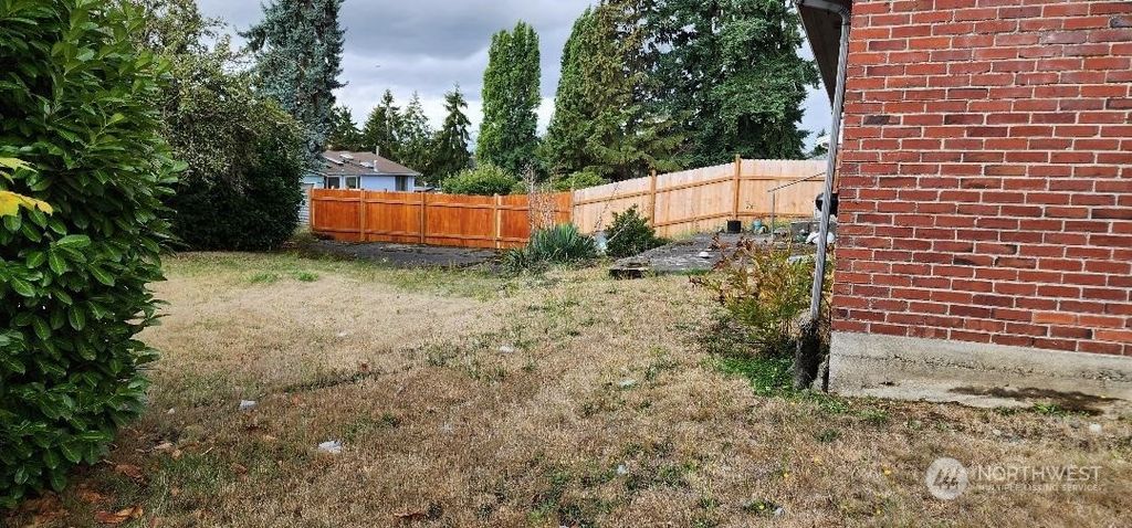Photo of 4735 S Bennett Street St, Seattle, WA 98118 (MLS # 2166029)
