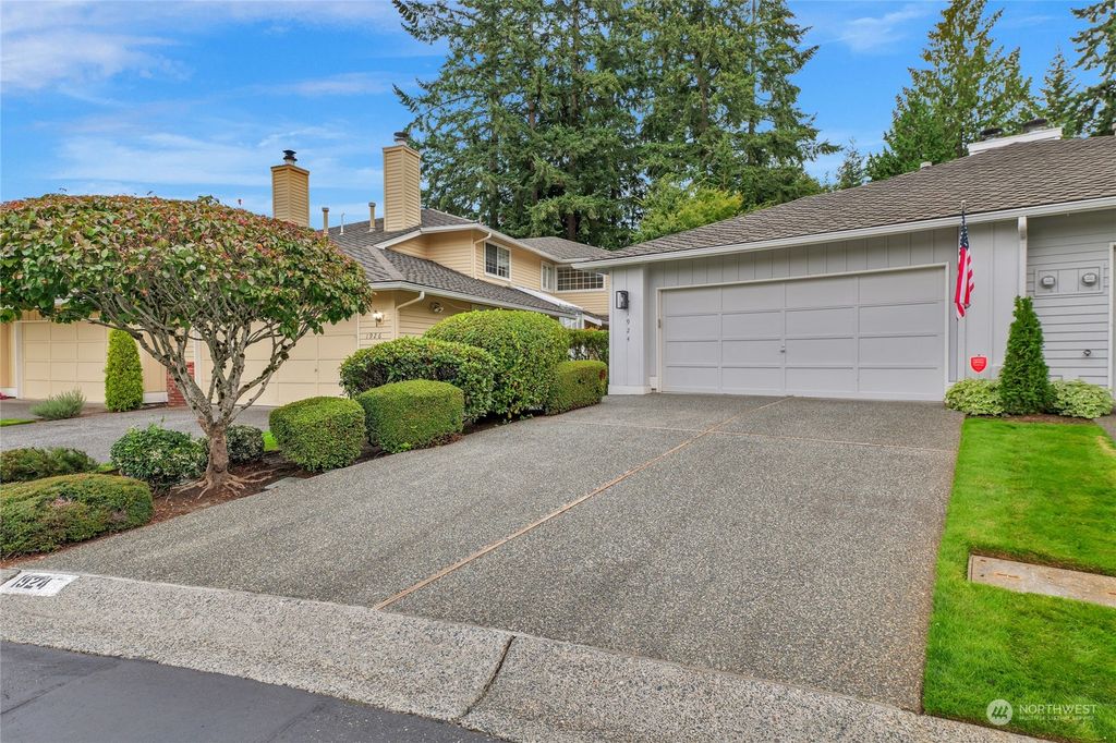 Photo of 1924 Mill Pointe Drive SE, Mill Creek, WA 98012 (MLS # 2329285)
