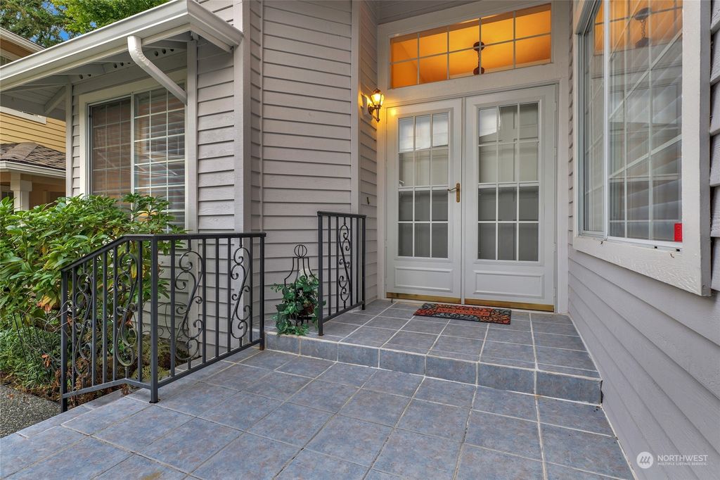 Photo of 1924 Mill Pointe Drive SE, Mill Creek, WA 98012 (MLS # 2329285)