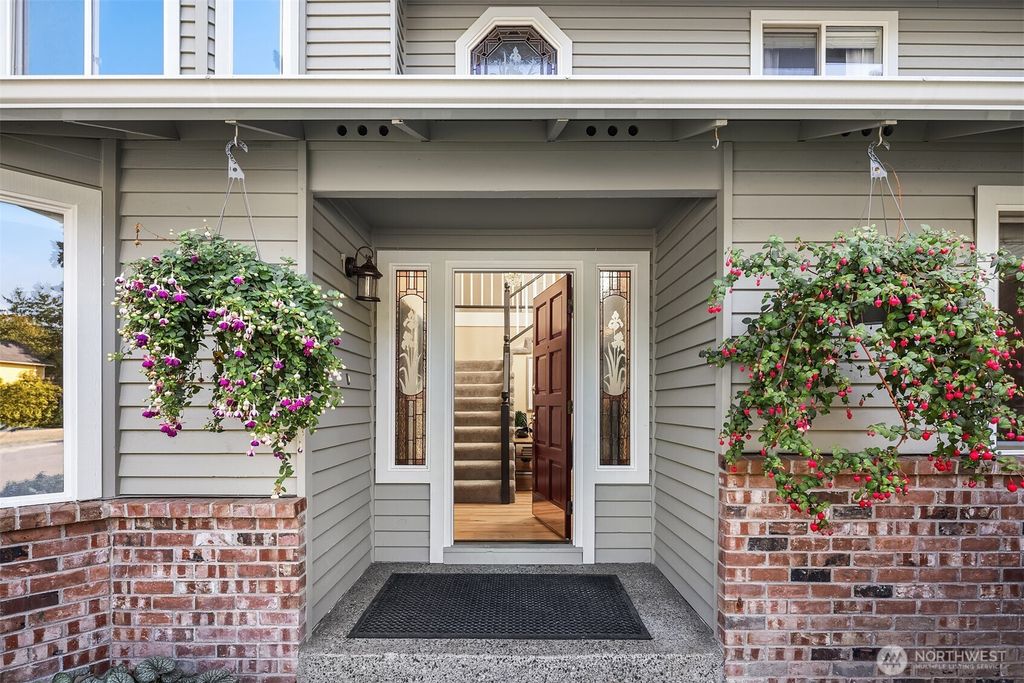 Photo of 13301 NE 118th Court, Redmond, WA 98052 (MLS # 2427183)