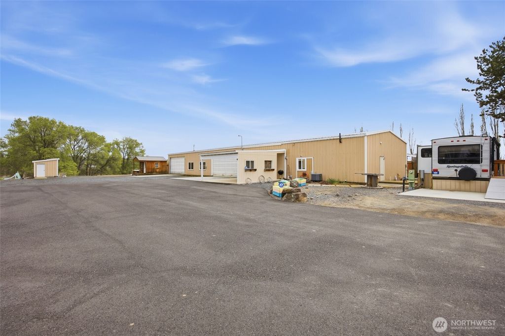 Photo of 5601 Road K NE, Moses Lake, WA 98837 (MLS # 2506605)