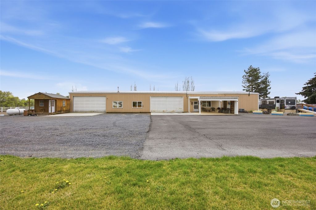 Photo of 5601 Road K NE, Moses Lake, WA 98837 (MLS # 2506605)