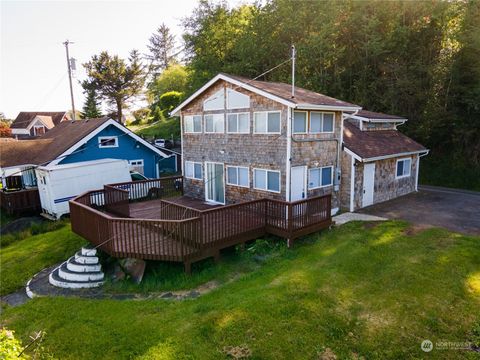 A home in Hoquiam