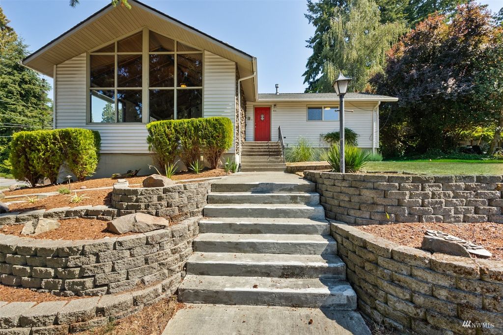 Photo of 30404 21st Avenue SW, Federal Way, WA 98023 (MLS # 1989484)