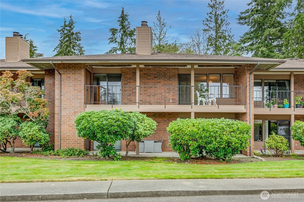 Photo of 8106 53rd Avenue W #922, Mukilteo, WA 98275 (MLS # 2418319)