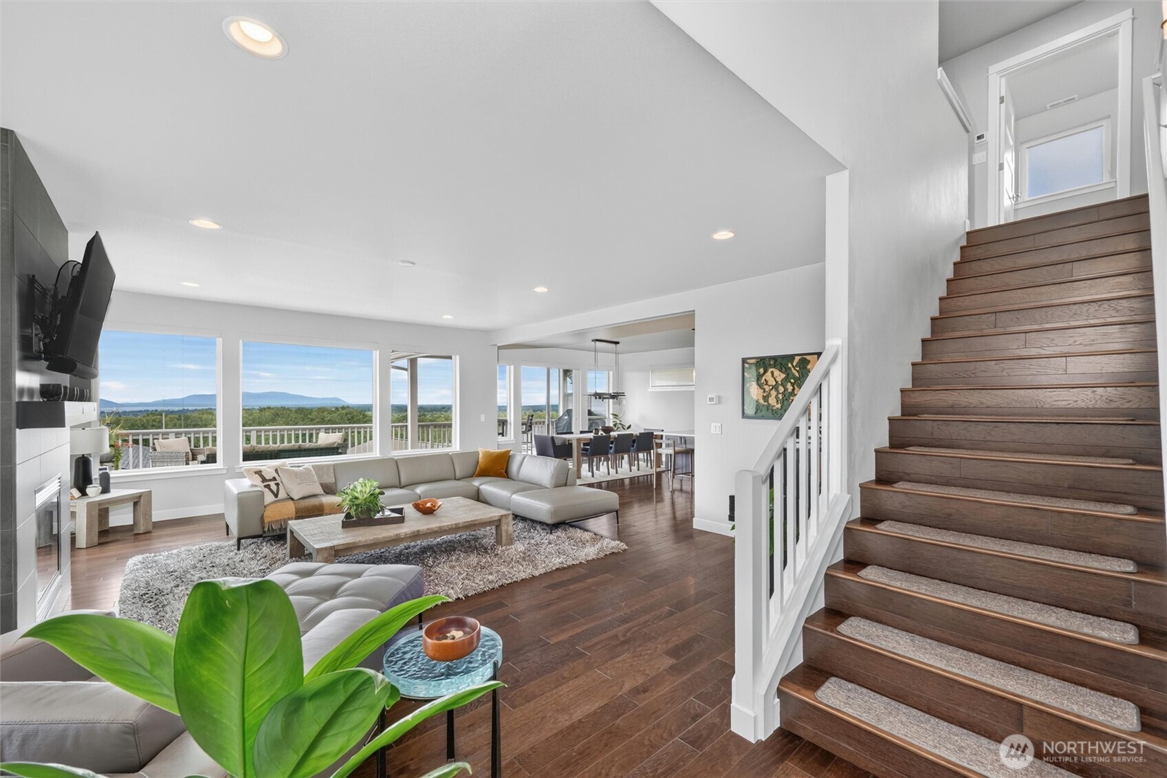 860 Blackwood Court