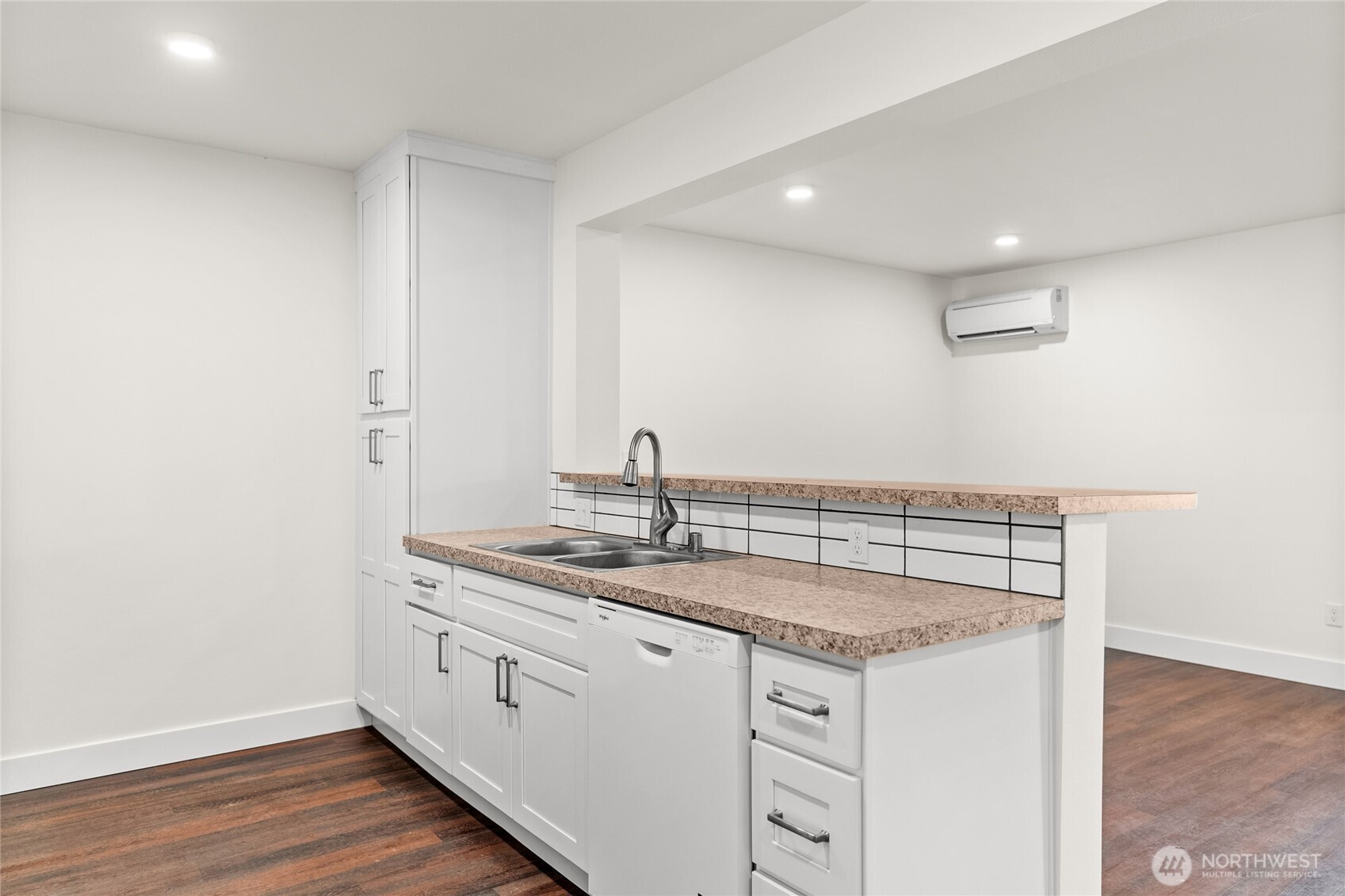 6726 S Proctor Street