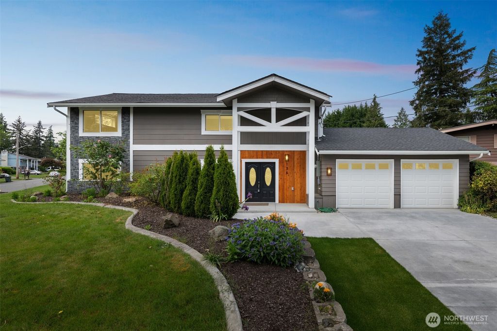 Photo of 136 145th Avenue NE, Bellevue, WA 98007 (MLS # 2376674)