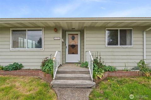 Photo of 404 Eleventh Street, Raymond, WA 98577 (MLS # 2459969)