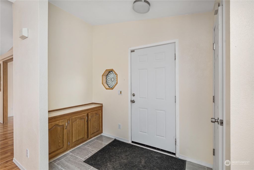 Photo of 425 Milwaukee Boulevard S, Algona, WA 98001 (MLS # 2019046)