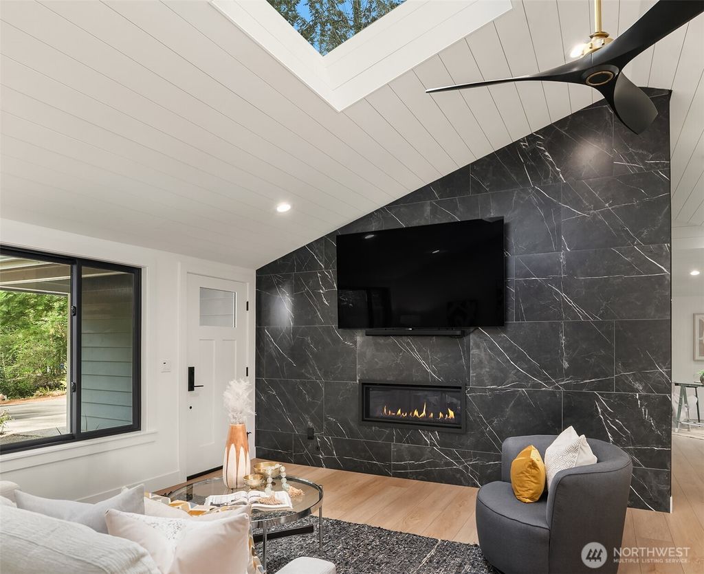 Photo of 24931 SE 30th Street, Sammamish, WA 98075 (MLS # 2365363)
