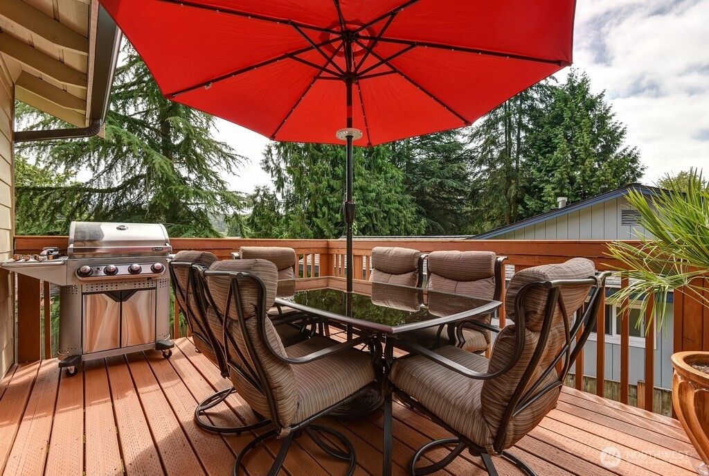 Photo of 430 128 Avenue SE, Bellevue, WA 98005 (MLS # 2496011)