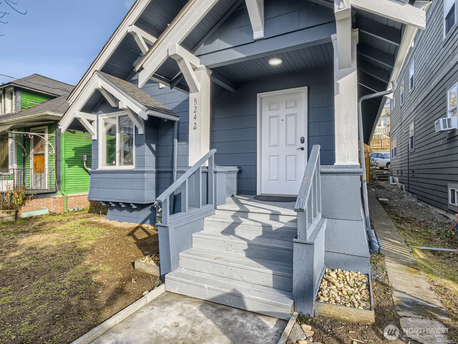 5242 11 Avenue NE
