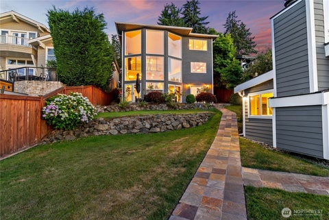Photo of 17714 SE 40th Place, Bellevue, WA 98008 (MLS # 2492513)