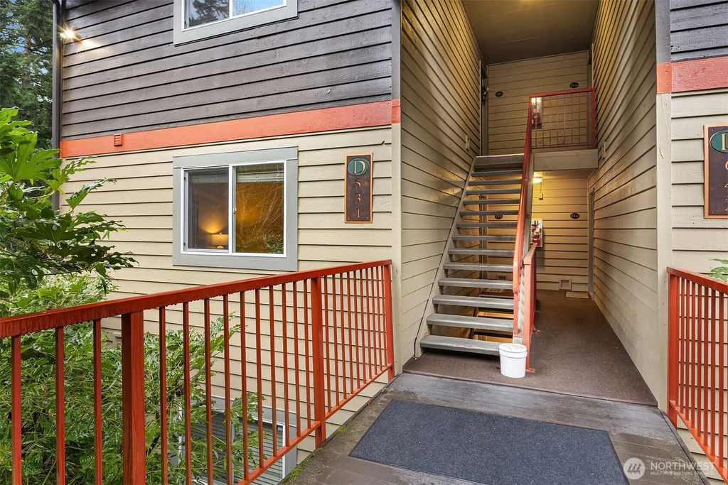 Photo of 11058 NE 33rd Place #D3, Bellevue, WA 98004 (MLS # 2465635)