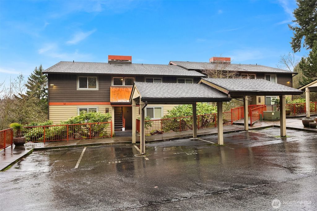 Photo of 11058 NE 33rd Place #D3, Bellevue, WA 98004 (MLS # 2465635)