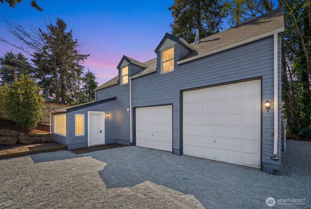 Photo of 905 S 270th Street, Des Moines, WA 98198 (MLS # 2504554)