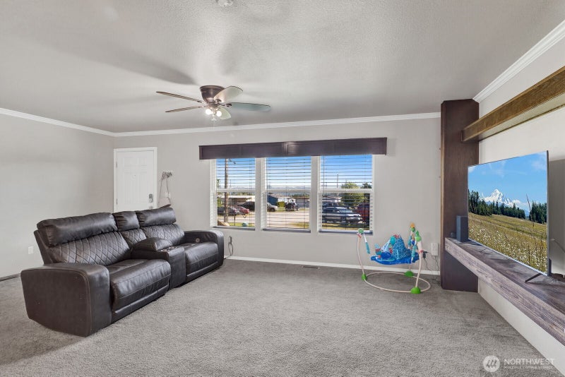 8483 Alder Way