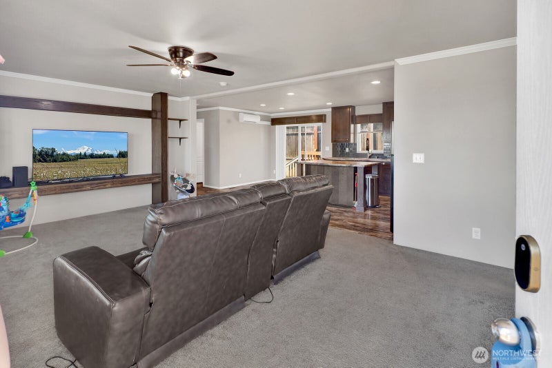 8483 Alder Way