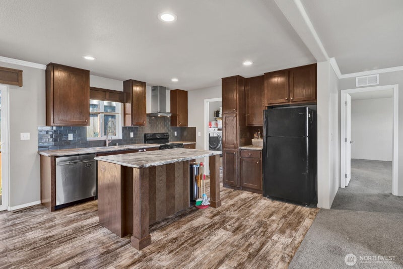8483 Alder Way