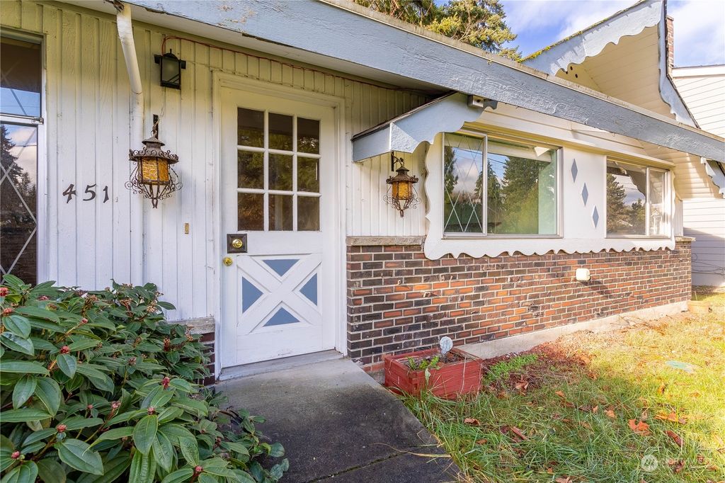 Photo of 451 145th Place NE, Bellevue, WA 98007 (MLS # 2194637)