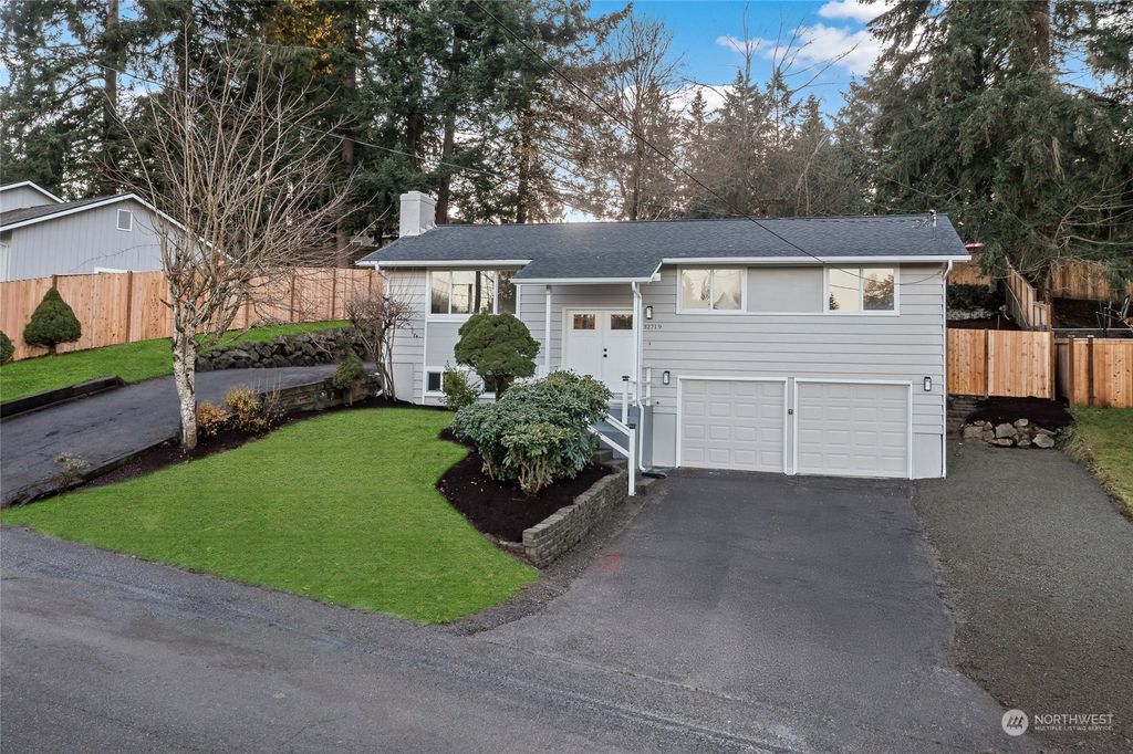 Photo of 32719 28th Avenue SW, Federal Way, WA 98023 (MLS # 2316208)