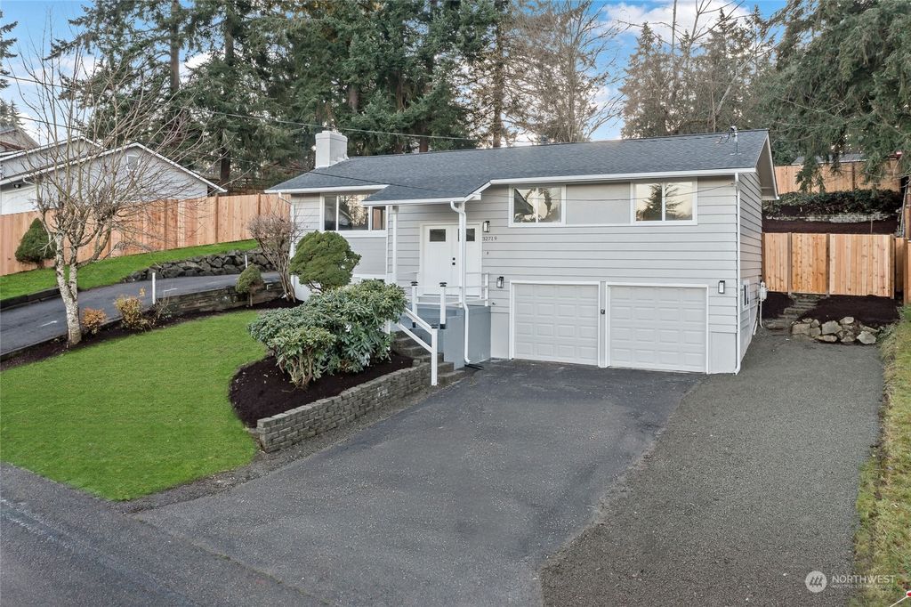 Photo of 32719 28th Avenue SW, Federal Way, WA 98023 (MLS # 2316208)