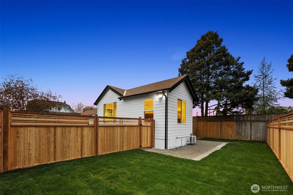 Photo of 1624 Hoyt Avenue #1 &amp; 2, Everett, WA 98201 (MLS # 2415087)