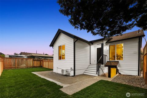 Photo of 1624 Hoyt Avenue #1 & 2, Everett, WA 98201 (MLS # 2415087)