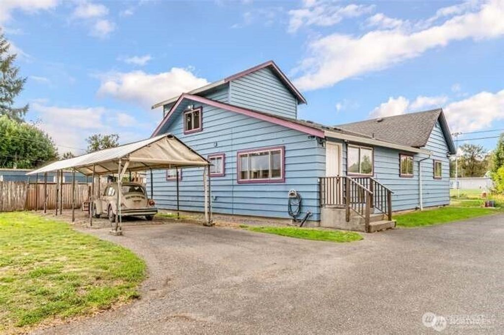 Photo of 870 4th Street, Sultan, WA 98294 (MLS # 2448397)