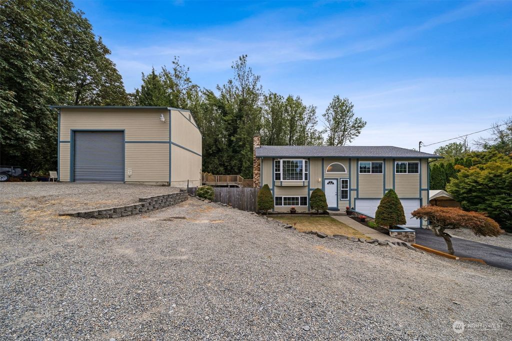 Photo of 1423 S 220th Street, Des Moines, WA 98198 (MLS # 2276869)