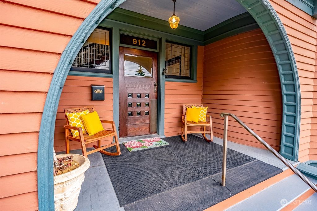 Photo of 912 2nd Avenue W, Seattle, WA 98119 (MLS # 2030113)