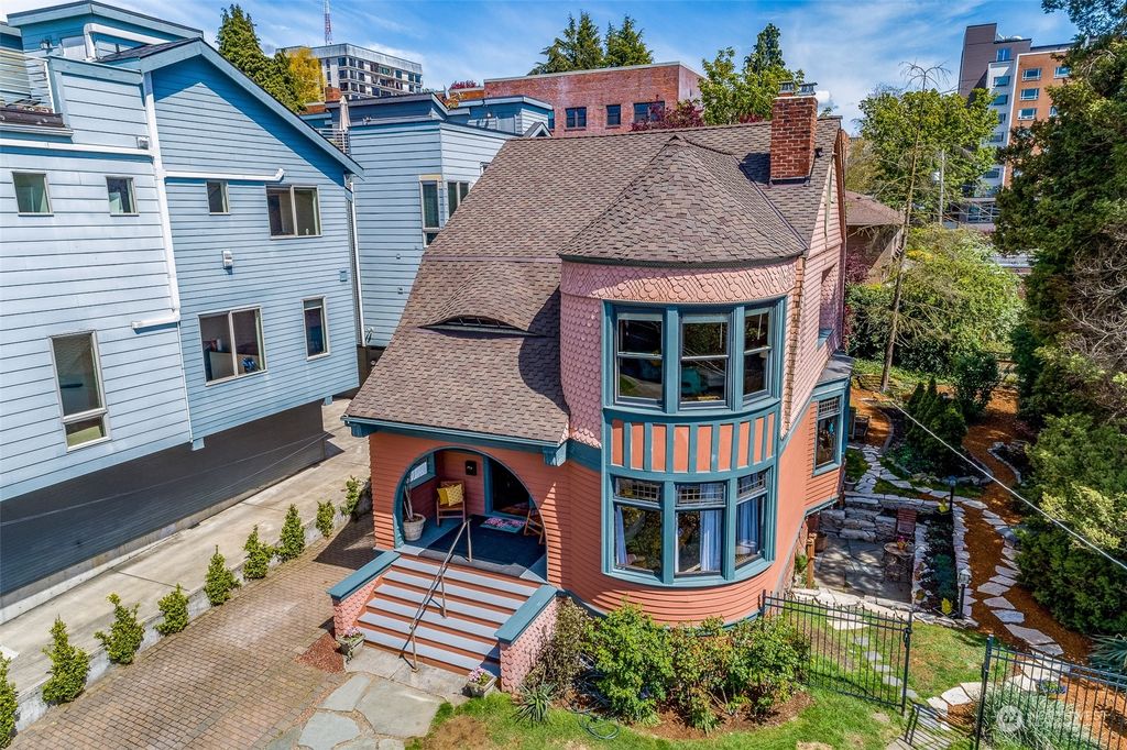 Photo of 912 2nd Avenue W, Seattle, WA 98119 (MLS # 2030113)