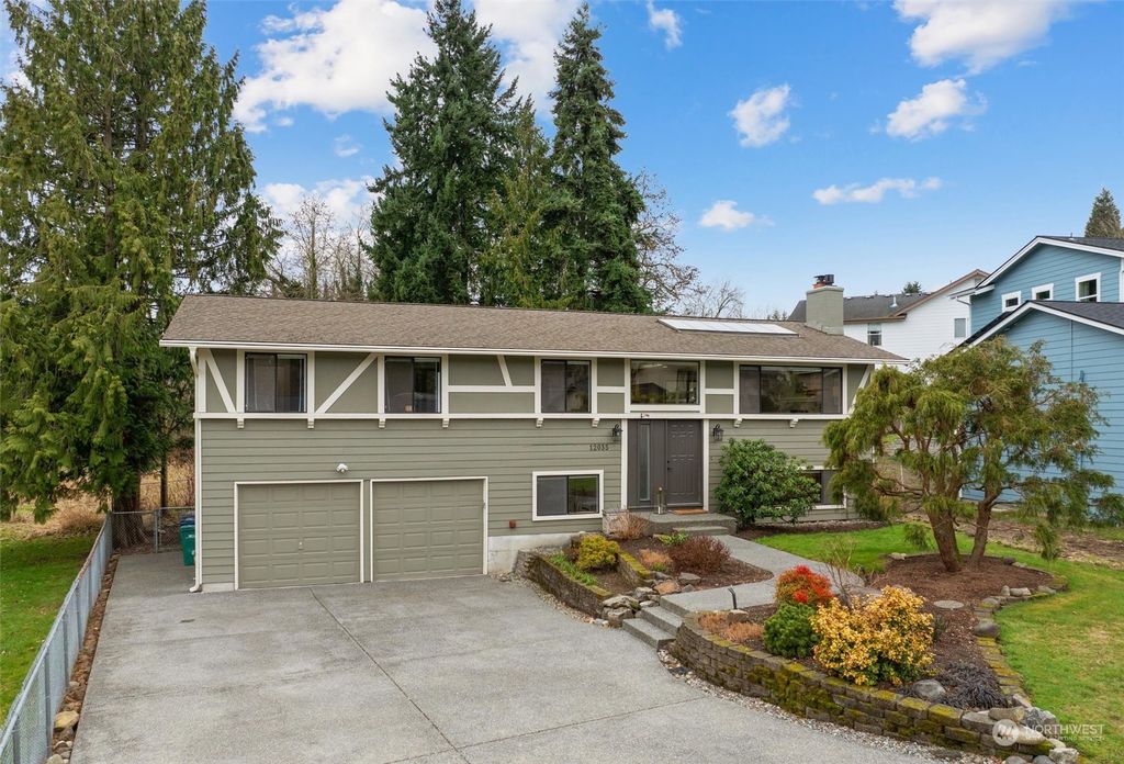 Photo of 12035 NE 133rd Place, Kirkland, WA 98034 (MLS # 2197351)