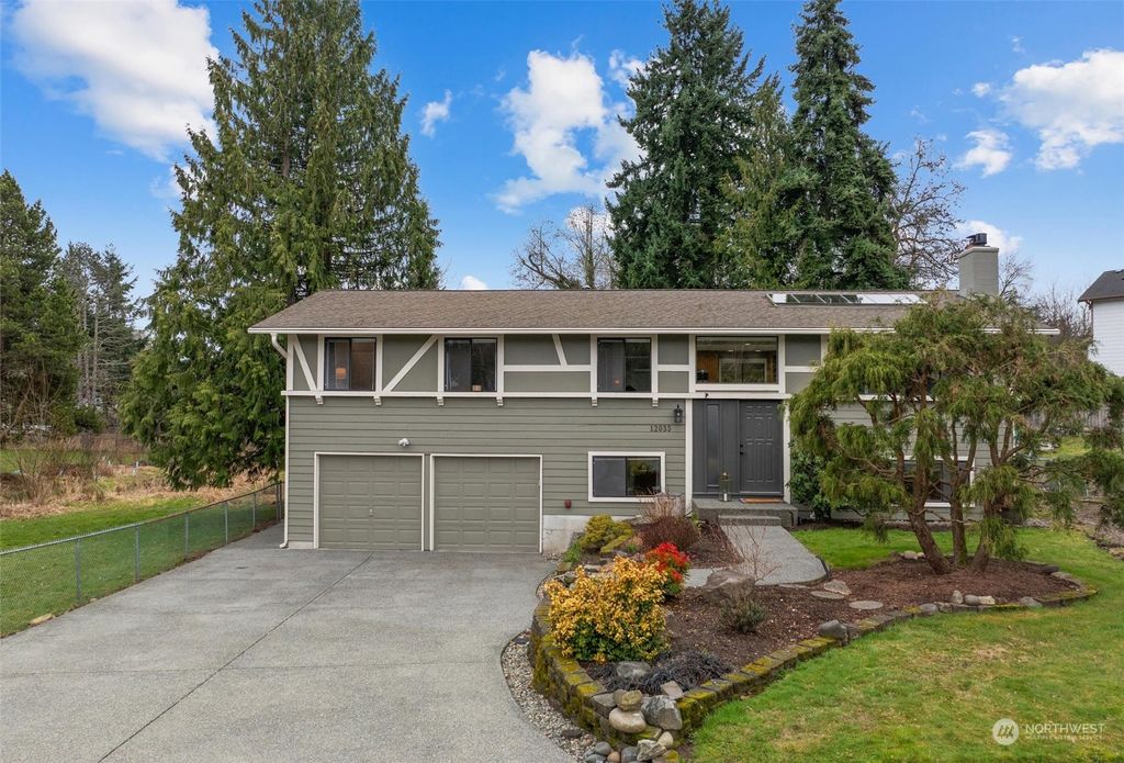 Photo of 12035 NE 133rd Place, Kirkland, WA 98034 (MLS # 2197351)