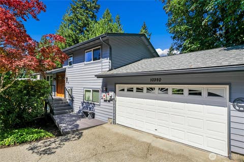 Photo of 10320 NE 123rd Place, Kirkland, WA 98034 (MLS # 2573919)