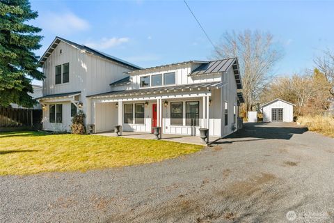 Photo of 1127 E Capitol Avenue, Ellensburg, WA 98926 (MLS # 2478805)