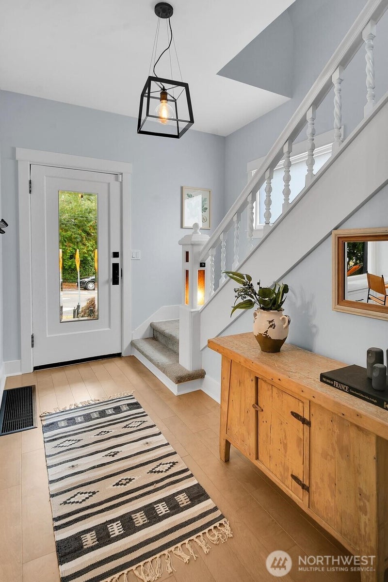 1812 6th Avenue W