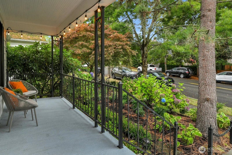 1812 6th Avenue W