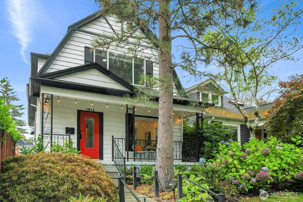 Photo of 1812 6th Avenue W, Seattle, WA 98119 (MLS # 2589451)