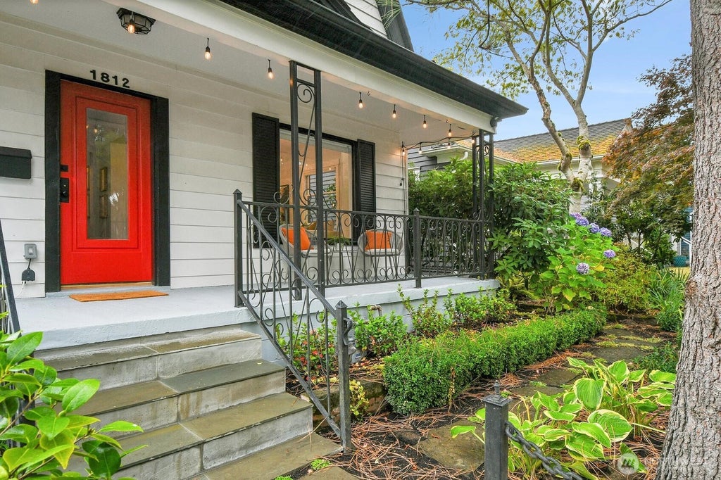 Photo of 1812 6th Avenue W, Seattle, WA 98119 (MLS # 2589451)