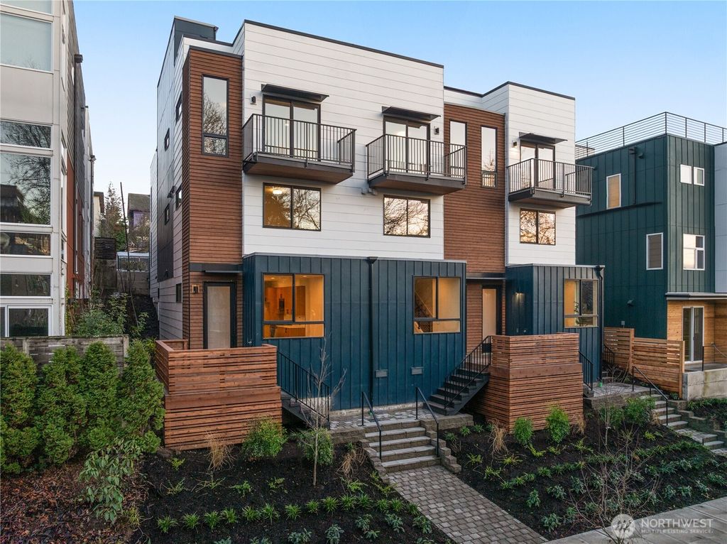 Photo of 914 C 15th Avenue, Seattle, WA 98122 (MLS # 2475921)