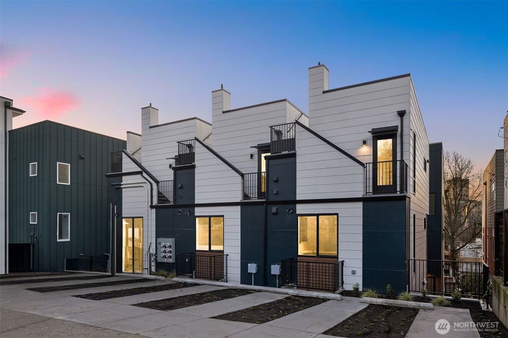 Photo of 914 C 15th Avenue, Seattle, WA 98122 (MLS # 2475921)