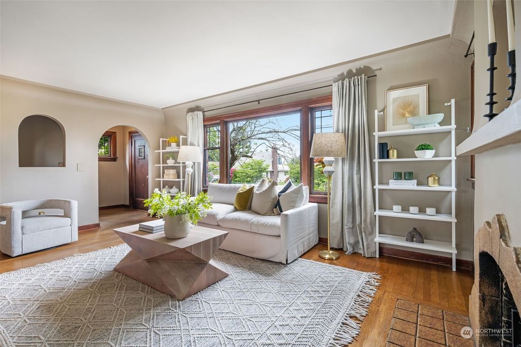 Photo of 6201 35th Avenue NE, Seattle, WA 98115 (MLS # 2075259)