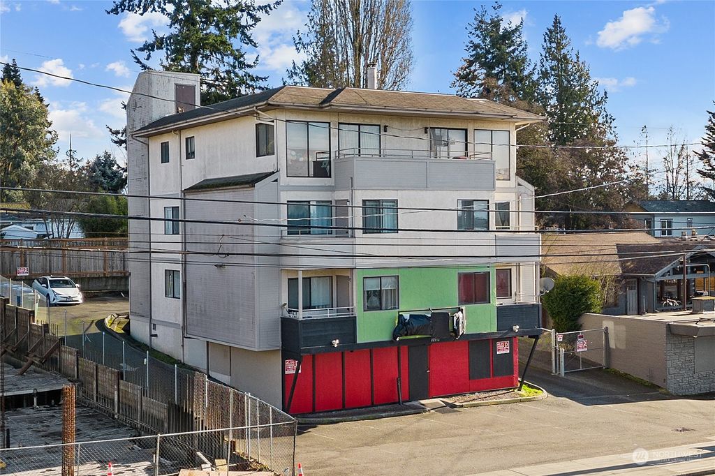 Photo of 10532 Greenwood Avenue N, Seattle, WA 98133 (MLS # 2193148)